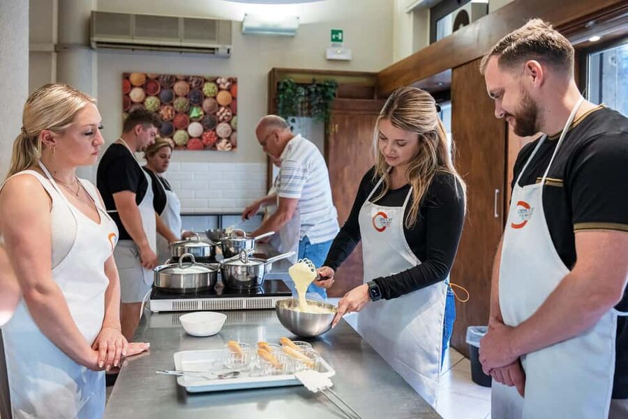 Florence: Handmade Pasta & Dessert Class with Unlimited Wine - The optional Florence street-food extension