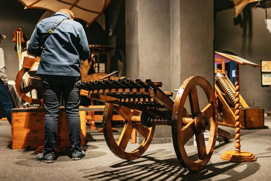 Florence: Leonardo Interactive Museum Entry Ticket - Finding the entrance near the Duomo