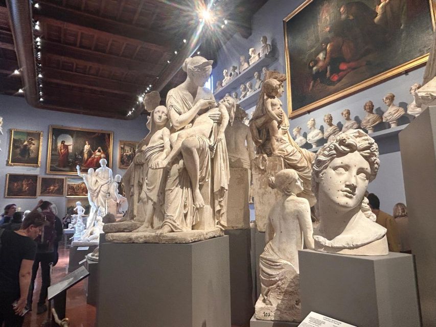 Florence: Michelangelo's David Entrance Ticket and Audio App - Meeting the host and entering the Accademia