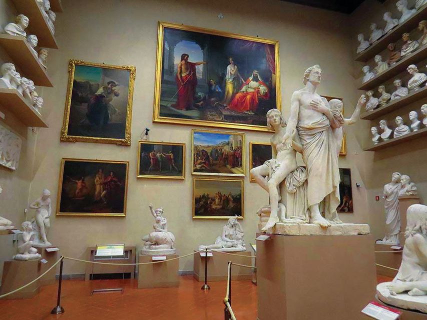 Florence: Michelangelo's David Priority Ticket & Audio App - Finding the host on Via Ricasoli 57