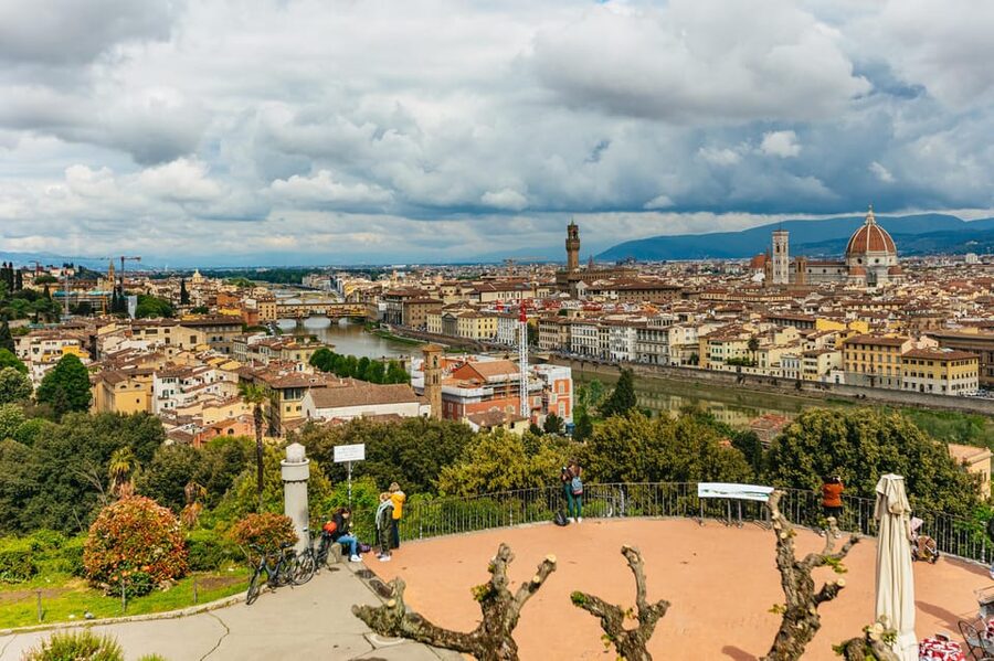 Florence: Old Town Golf Cart Excursion - What the audio guide and driver add
