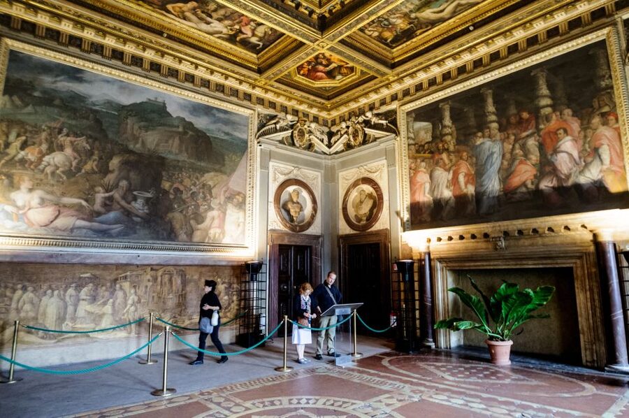 Florence: Palazzo Vecchio Entrance Ticket & Audioguide - Choosing between the audioguide and tablet
