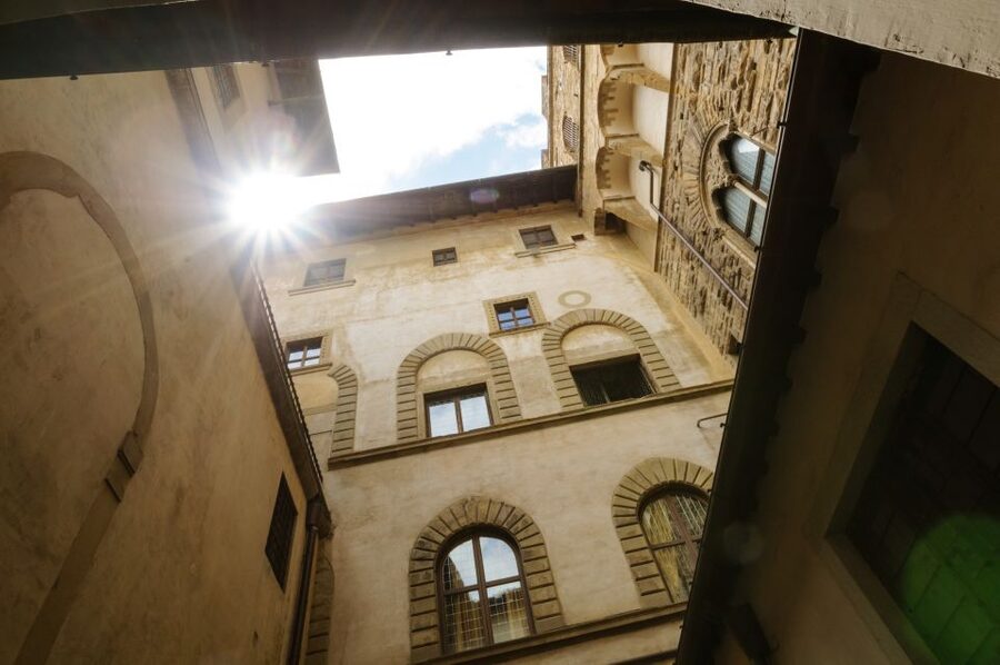 Florence: Palazzo Vecchio Entrance Ticket & Audioguide - Finding the entrance in Piazza della Signoria