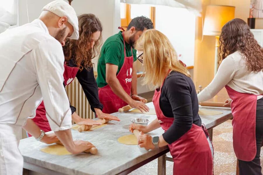 Florence: Pasta Class with Wine, Limoncello and Dessert - Key points to know
