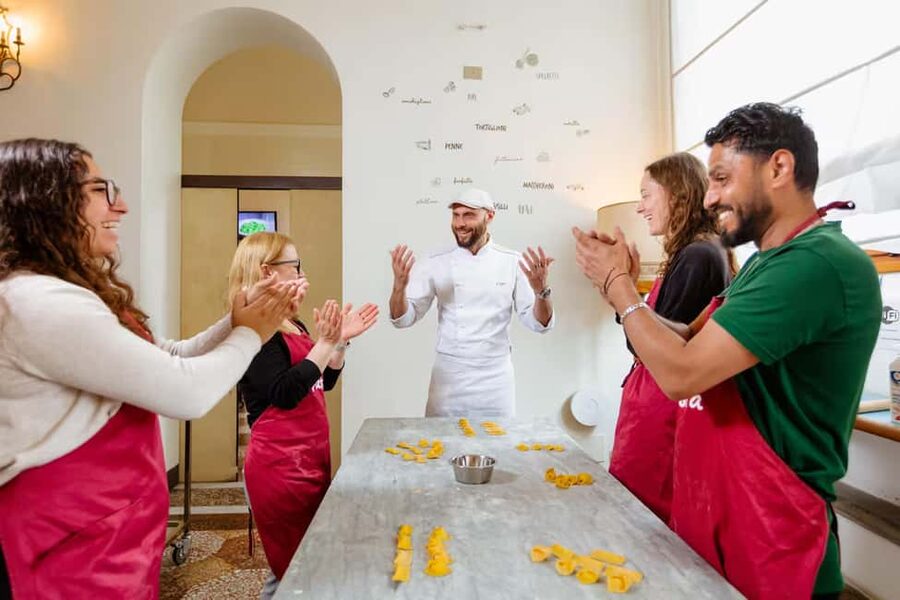 Florence: Pasta Class with Wine, Limoncello and Dessert - From eggs and flour to fresh dough