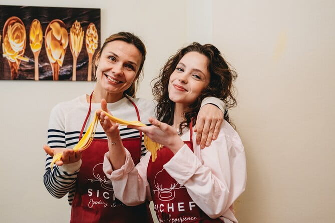Florence: Pasta Cooking Class with Unlimited Wine - A lively class for families and couples