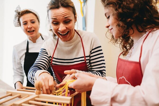 Florence: Pasta Cooking Class with Unlimited Wine - What the three hours feel like