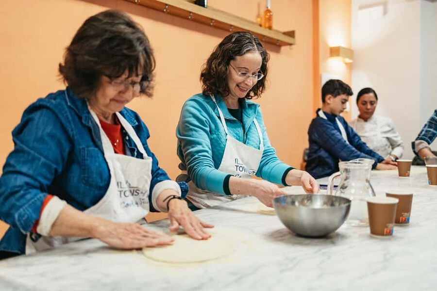 Florence: Pizza and Gelato Preparation Class - Learning to stretch pizza dough thin