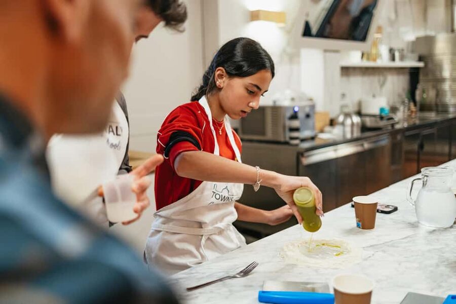Florence: Pizza and Gelato Preparation Class - The chefs shape the experience
