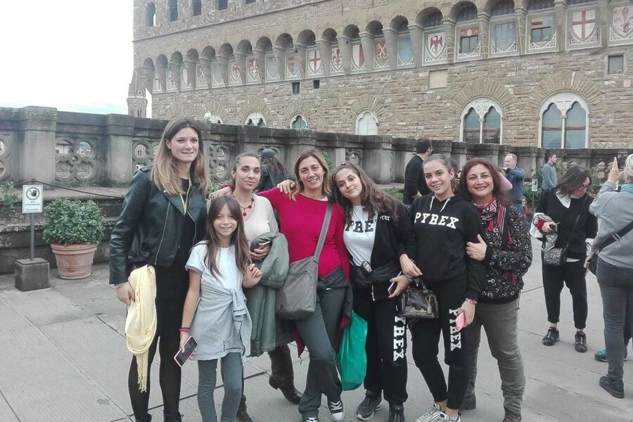 Florence: Private Uffizi Gallery Discovery Tour with Ticket - The Vasari Corridor from the outside