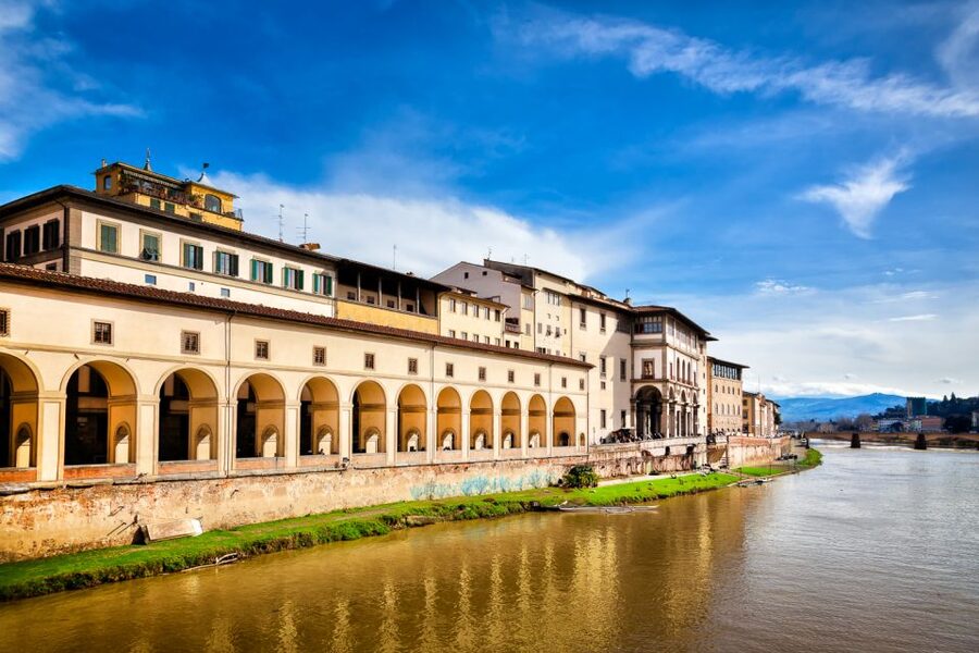 Florence: Private Uffizi Gallery Discovery Tour with Ticket - Meeting your guide at Piazzale degli Uffizi