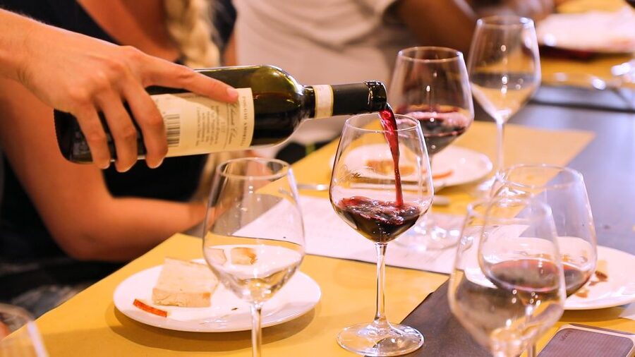 Florence: S. Gimignano, Siena, Chianti & Wine Tasting Lunch - Monteriggioni and its medieval walls