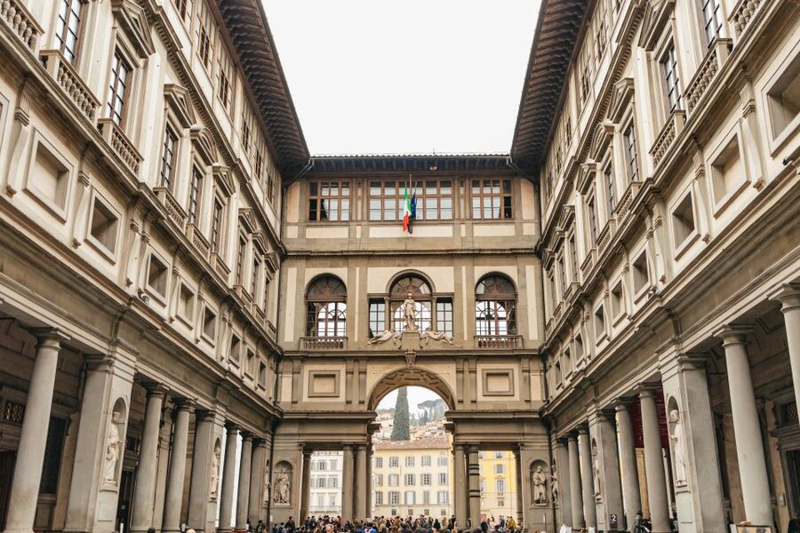 Florence: Skip-the-Line Uffizi Small Group Tour - Why a guide helps at the Uffizi
