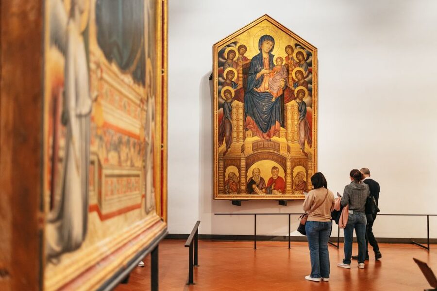 Florence: Skip-the-Line Uffizi Small Group Tour - Climbing two floors before the art begins