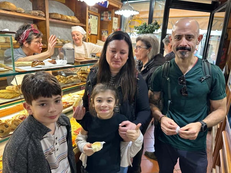 Florence: Street Food Tour with Wine & Local Guide - Florence’s monuments between the bites