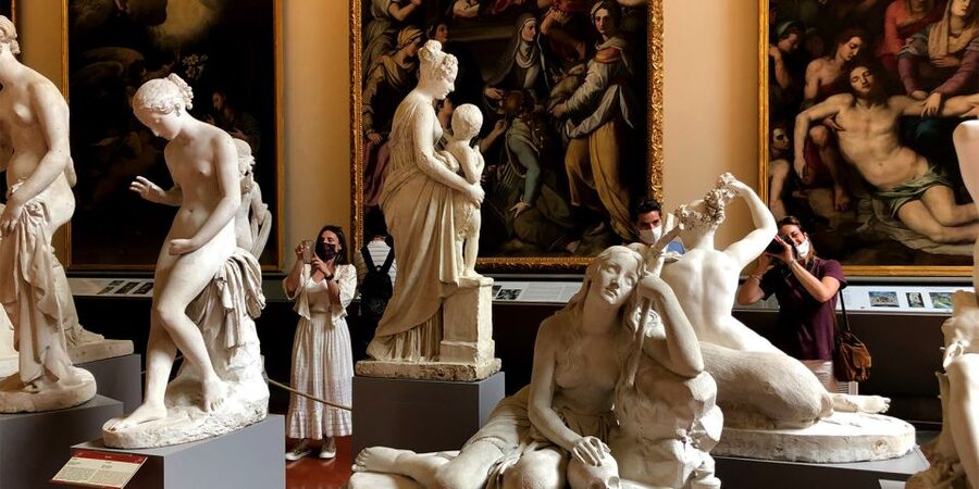 Florence: Timed Entry Ticket to Michelangelo's David & eBook - Using the PDF guide on your phone