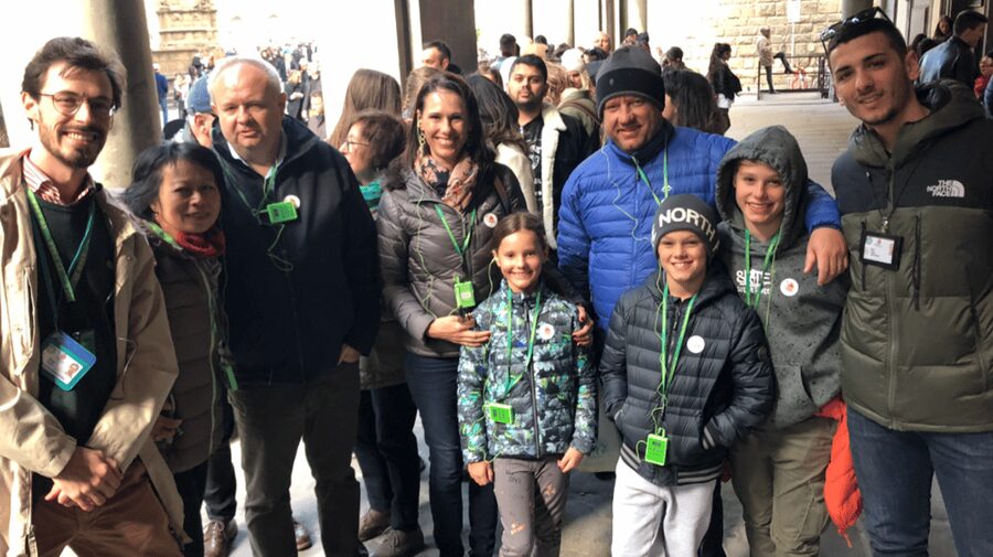 Florence: Uffizi Gallery Small Group Guided Tour - Meeting your guide near Leonardo’s statue