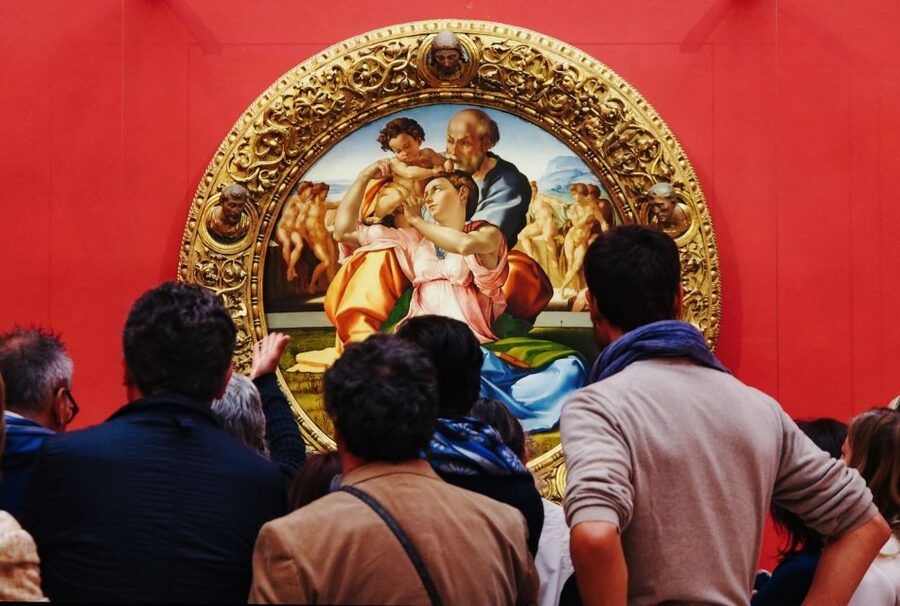 Florence: Uffizi Priority Ticket & Masterpieces Audio App - Meeting the host near the Benvenuto Cellini statue