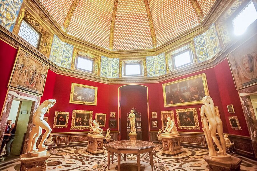 Florence: Uffizi Priority Ticket & Masterpieces Audio App - The Uffizi’s first great stretch: medieval art and Giotto