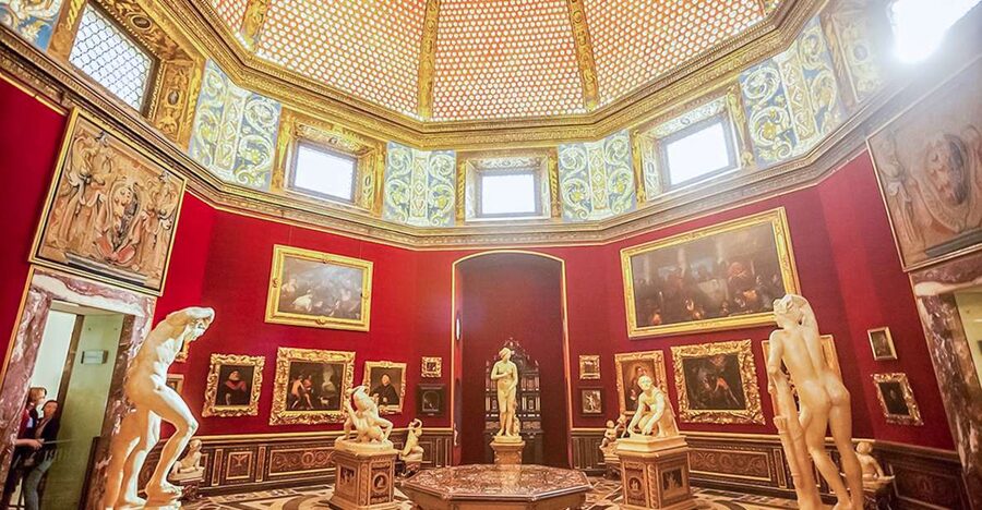 Florence: Uffizi Priority Ticket & Masterpieces Audio App - Ancient statues along the Medici corridors