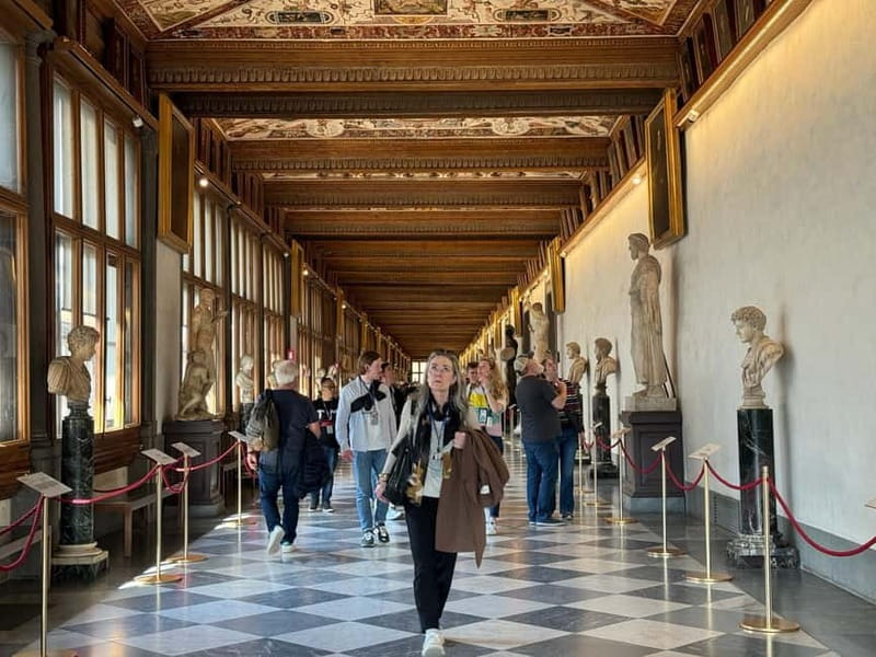 Florence: Uffizi Skip-the-Line Ticket & Digital Audio Guide - Entering the Vasari building