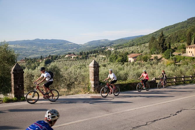 Florence Vintage Bike Tour–guided, small group or private option - Crossing into Oltrarno and reaching Santo Spirito