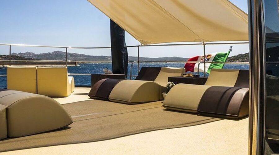 From Cannigione: La Maddalena Archipelago Boat Trip - One hour in La Maddalena town