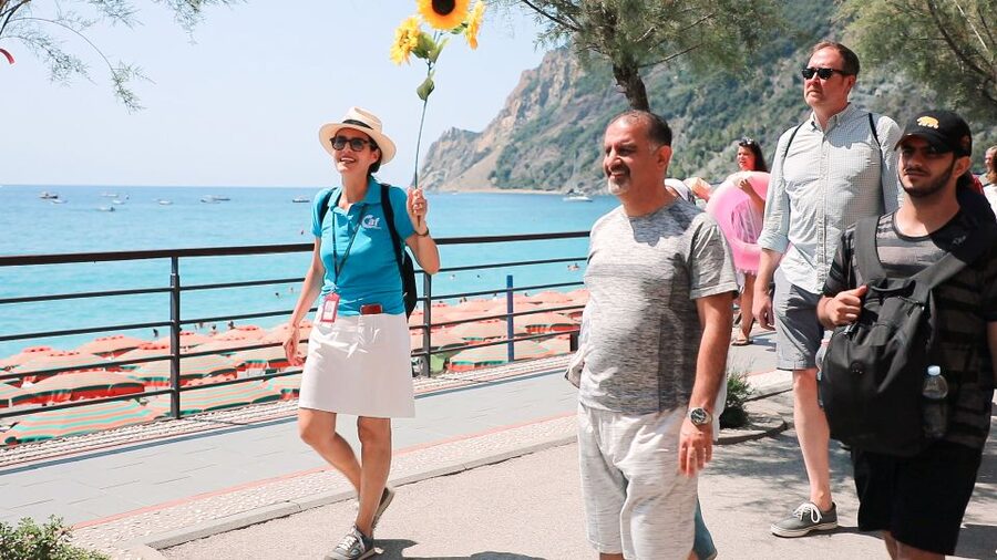 From Florence: Cinque Terre Day Trip with Optional Lunch - The guides make or break the day
