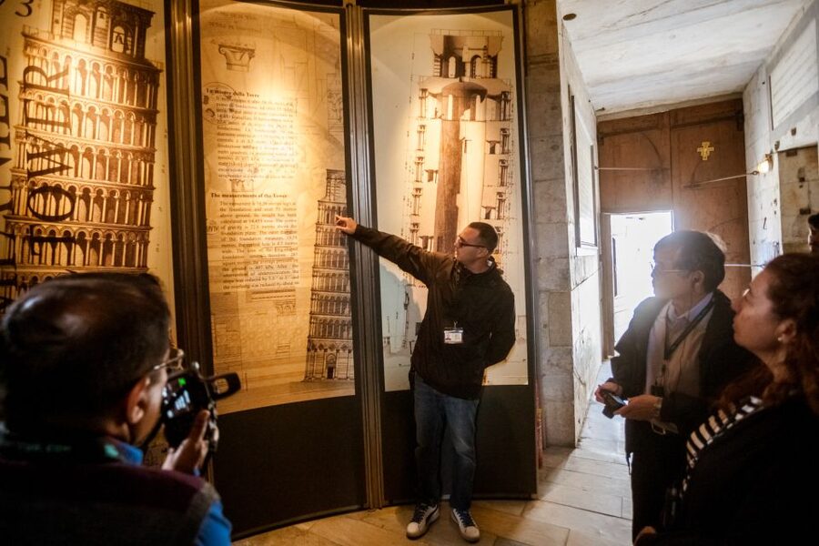 From Florence: Half-Day Pisa Tour and Optional Leaning Tower - What the guide adds to the day