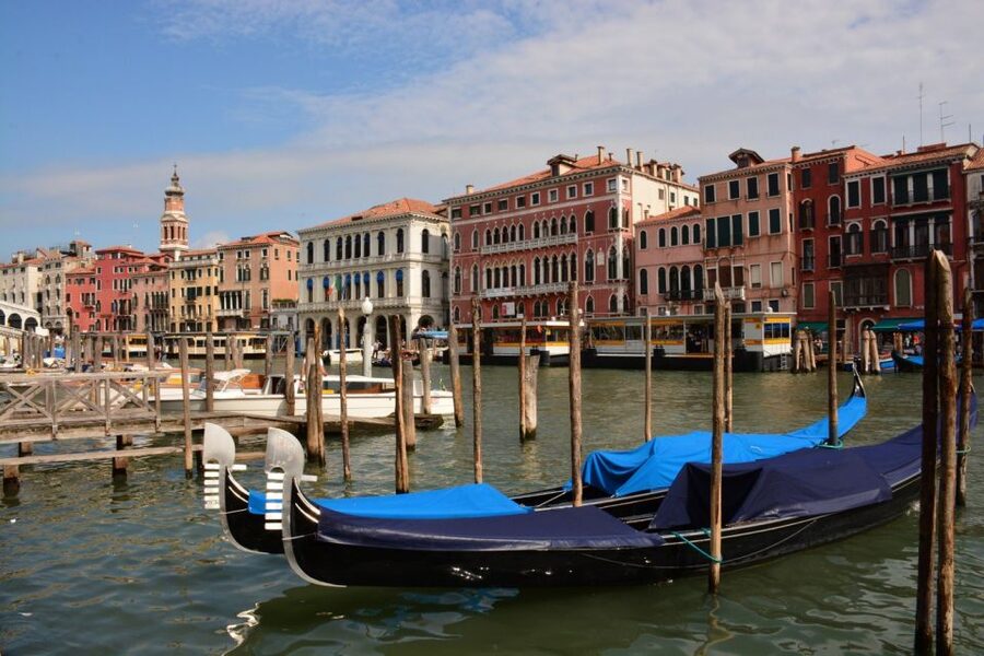 From Lake Garda: Full-Day Guided Group Tour of Venice - The long return and the practical tradeoff