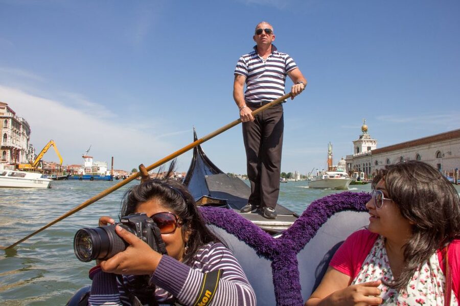 From Milan: Day Trip to Venice with Guided City Tour - Crossing the Venice lagoon by boat