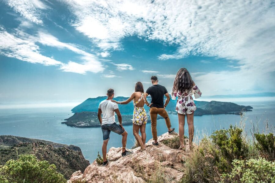 From Milazzo: Lipari and Vulcano Day Trip - Timing, crowds, and the language of the tour