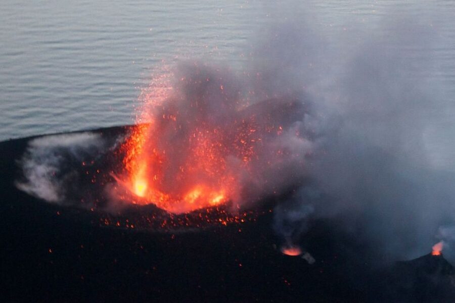 From Milazzo: Panarea and Stromboli Boat Trip by Night - Two hours on glamorous Panarea