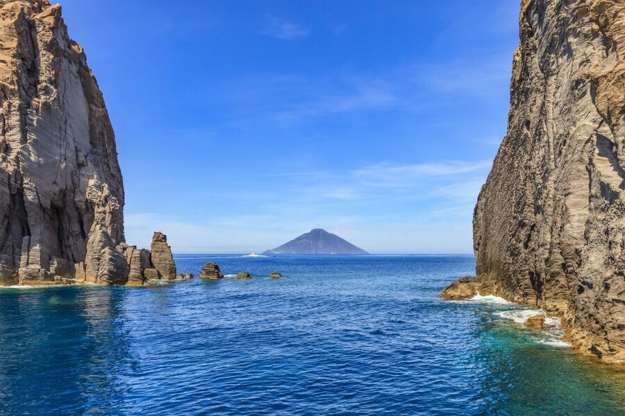 From Milazzo: Panarea and Stromboli Boat Trip by Night - The small islands between Panarea and Stromboli