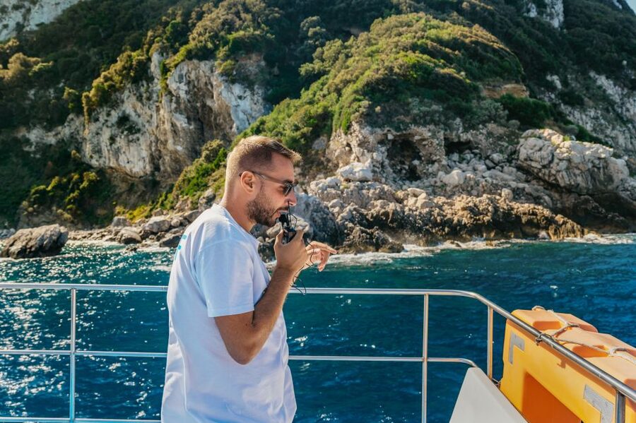 From Naples: Gulf of Naples & Capri Sightseeing Boat Tour - How the guides shape the day