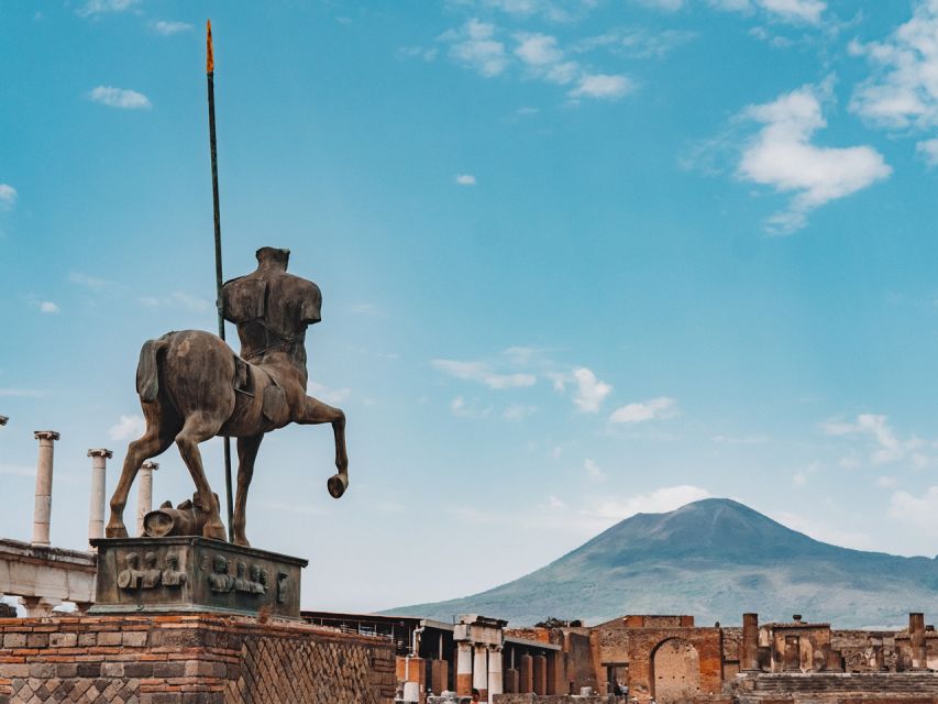 From Naples: Pompeii, Herculaneum, & Vesuvius Full-Day Tour - Eating, drinking, and managing the long day