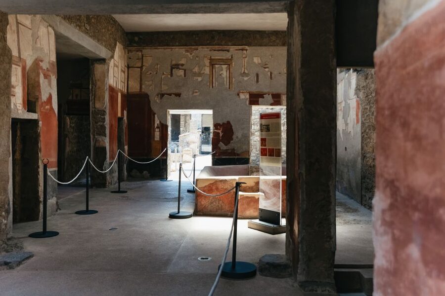 From Naples: Pompeii Ruins & Mount Vesuvius Day Tour - Pizza lunch near the ruins