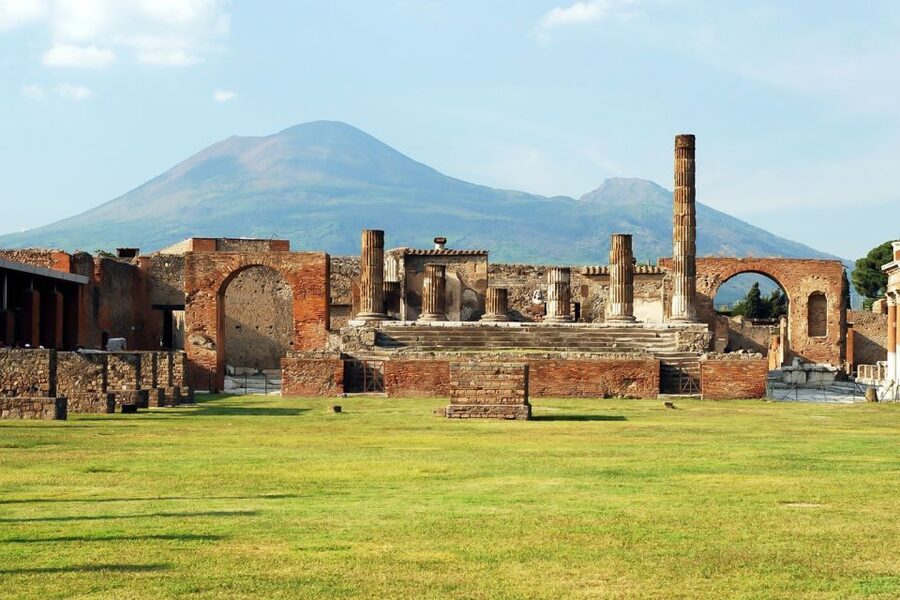 From Naples: Pompeii Skip-the-Line Entry Ticket and Tour - What the archaeology guide adds