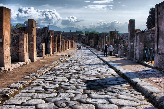From Naples: Skip the Line Pompeii Guided Tour – Small Group - What you see during the two-hour walk