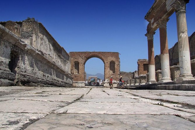 From Naples: Skip the Line Pompeii Guided Tour – Small Group - Timing and the return to Naples
