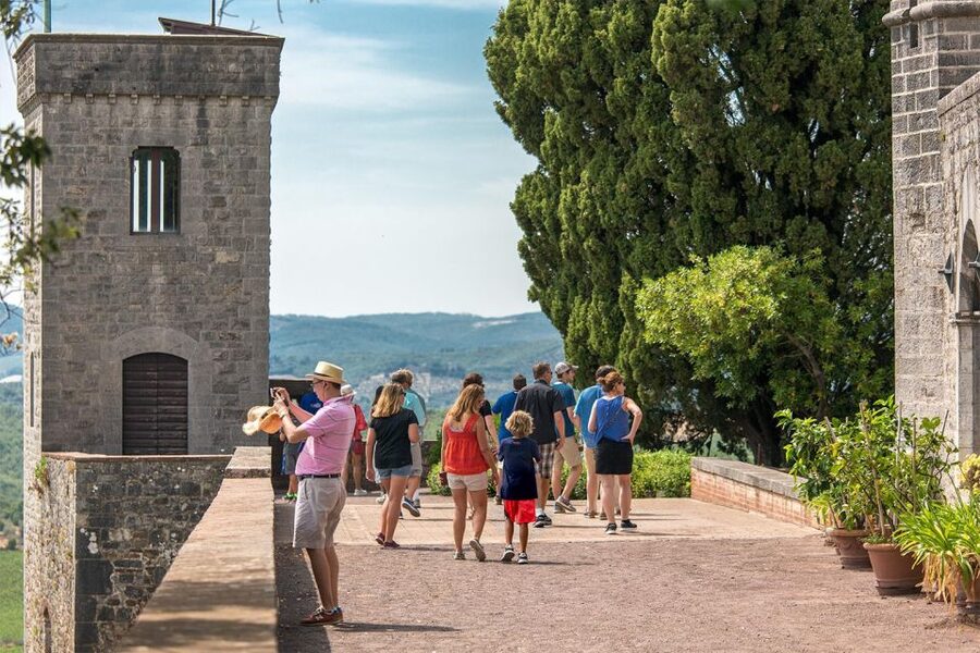 From Rome: Bagnoregio & Orvieto Day Trip with Wines & Lunch - Who should book this experience