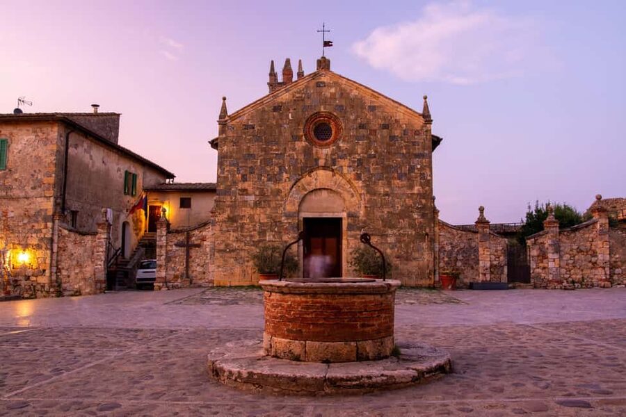 From Siena: Chianti and Castles Tour with Wine Tastings - Two wineries, two different sides of Tuscan wine