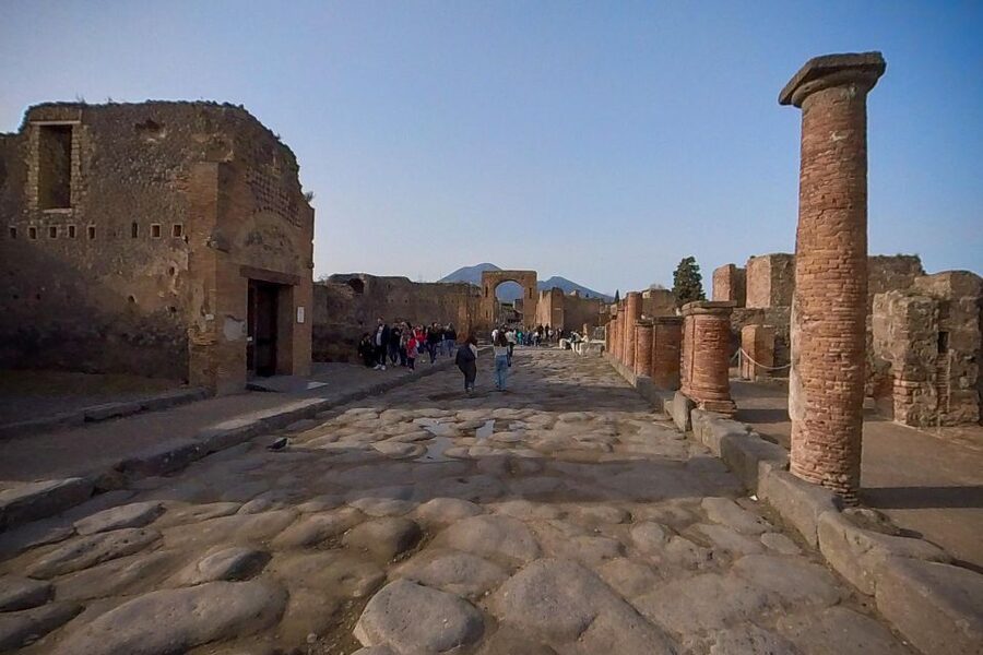 From Sorrento: Pompeii and Vesuvius Guided Tour with Lunch - Why pairing Vesuvius with Pompeii makes sense