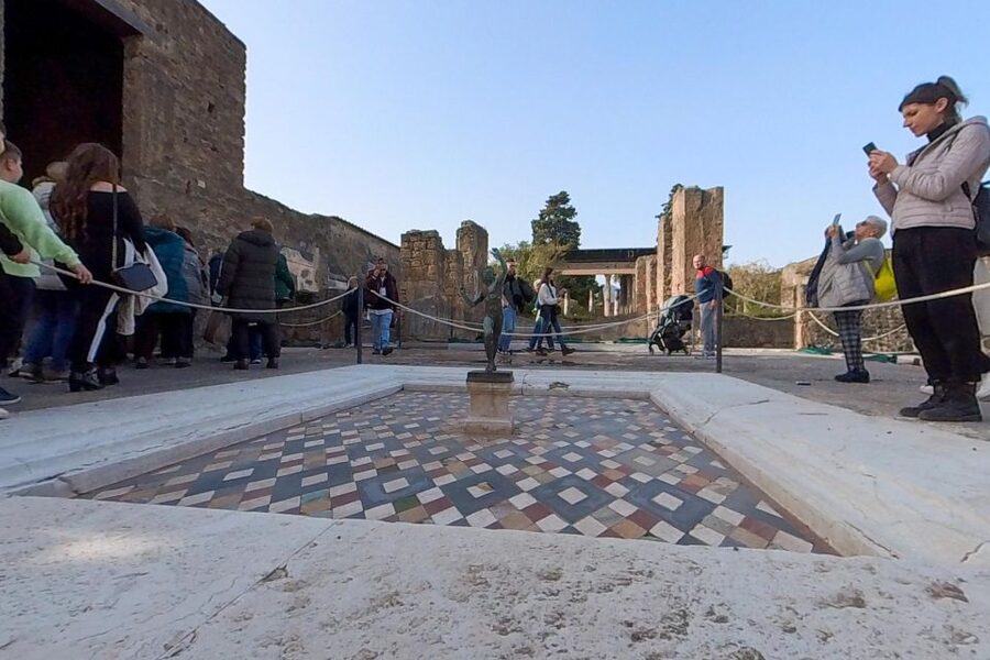 From Sorrento: Pompeii and Vesuvius Guided Tour with Lunch - Entering Pompeii with a dedicated guide
