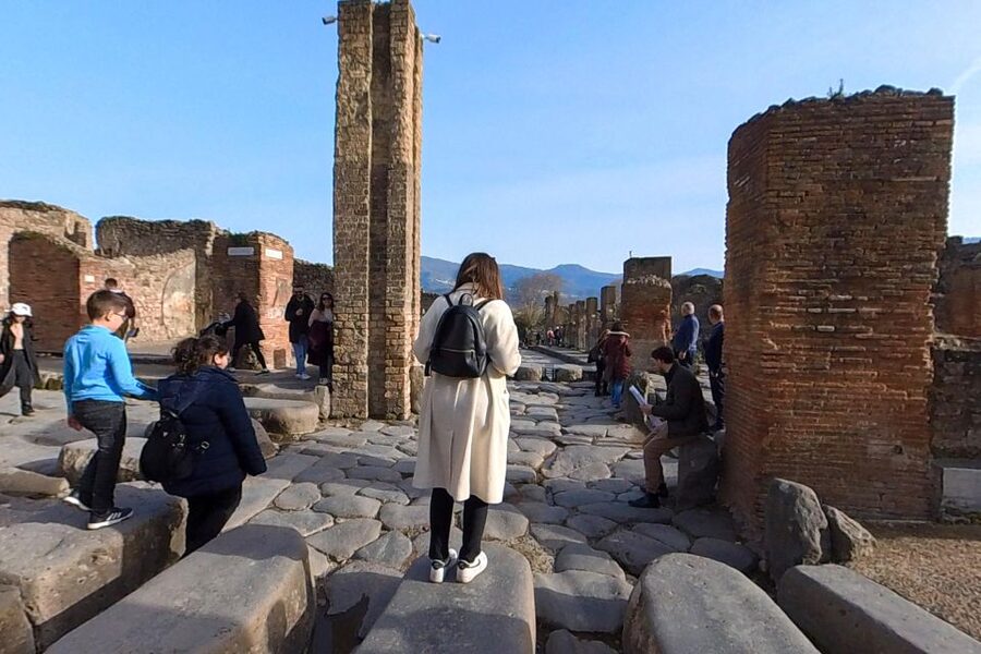 From Sorrento: Pompeii and Vesuvius Guided Tour with Lunch - Riding up Mount Vesuvius