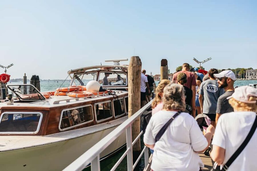 From Venice: Murano & Burano Guided Tour by Private Boat - What the five-hour schedule feels like