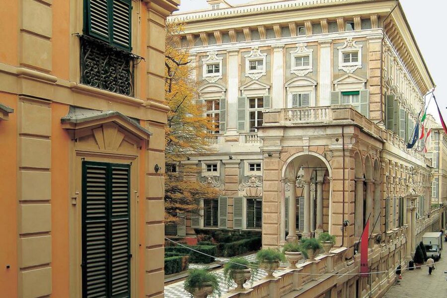 Genoa: 2-Hour Guided Walking Tour of the Historical Center - San Lorenzo Cathedral and Genoa’s religious treasures