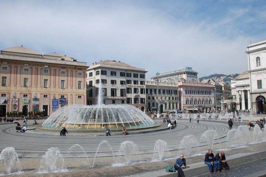 Genoa: Hop-on Hop-off Tour Ticket - Why the bus works well in Genoa