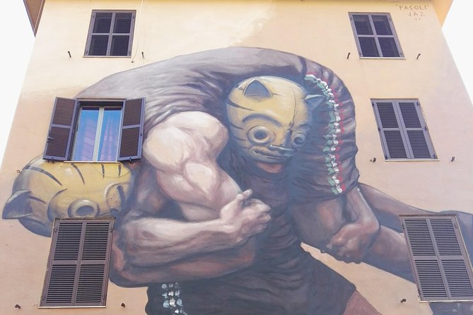 Graffiti art tour in Rome - Trevi Fountain in a focused 20-minute stop