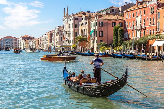 Grand Canal Gondola Experience with Live Commentary™ - Key points at a glance